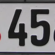 Niemiecka tablica wywozowa na samochodzie sprowadzanym z Niemiec